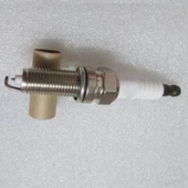 Zamenjajte vžigalne svečke za motorje